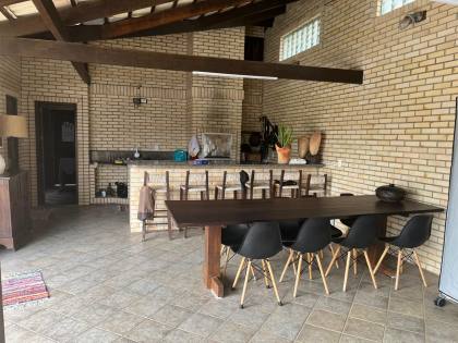 Casa Para Vender com 5 suítes na Praia de Armação em Penha