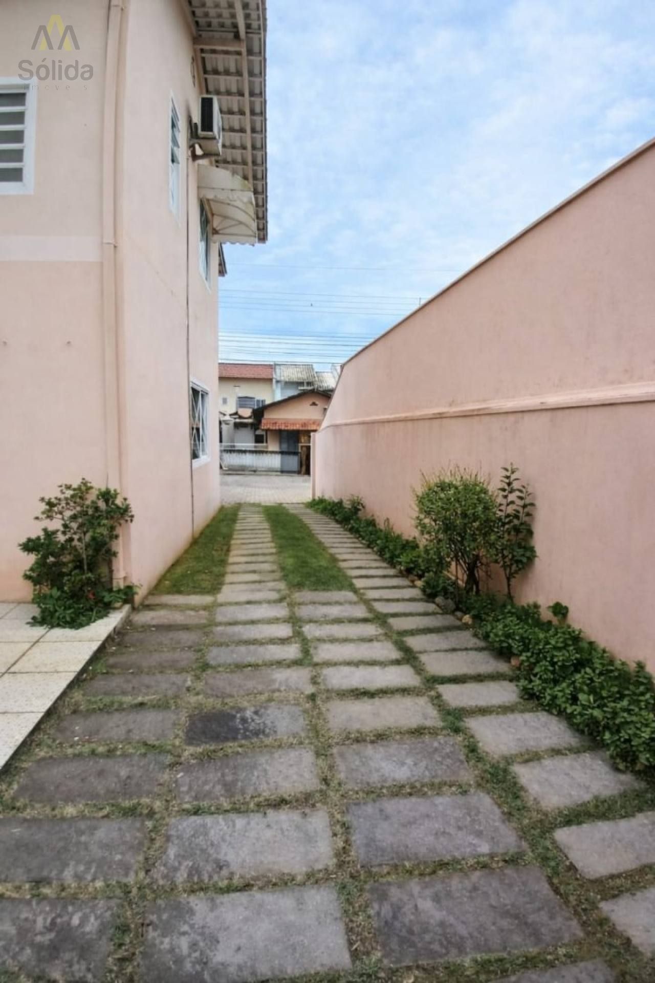 Excelente Oportunidade! Casa Ampla com 5 Quartos, Piscina e Área de Festa - Centro em Penha