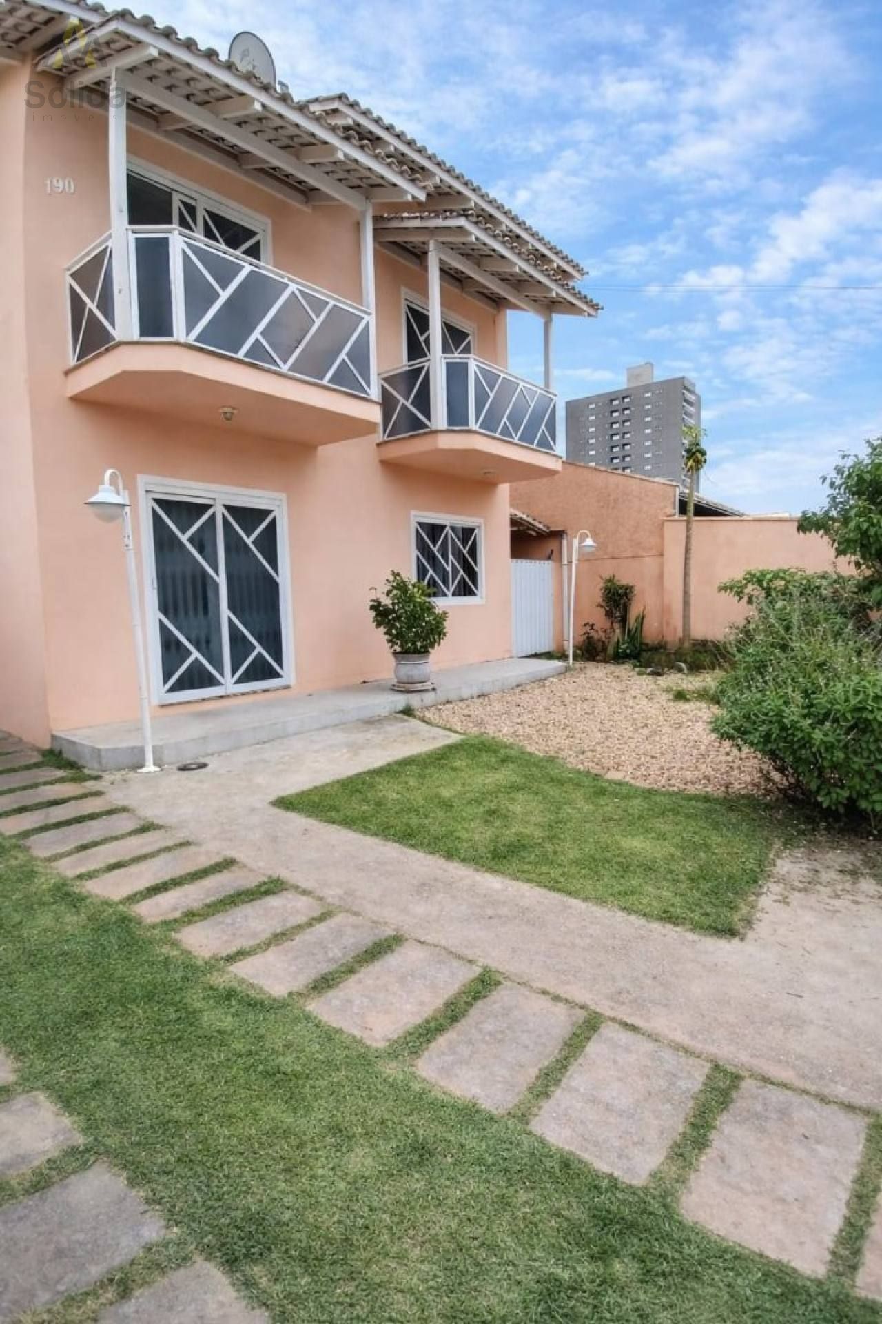 Excelente Oportunidade! Casa Ampla com 5 Quartos, Piscina e Área de Festa - Centro em Penha