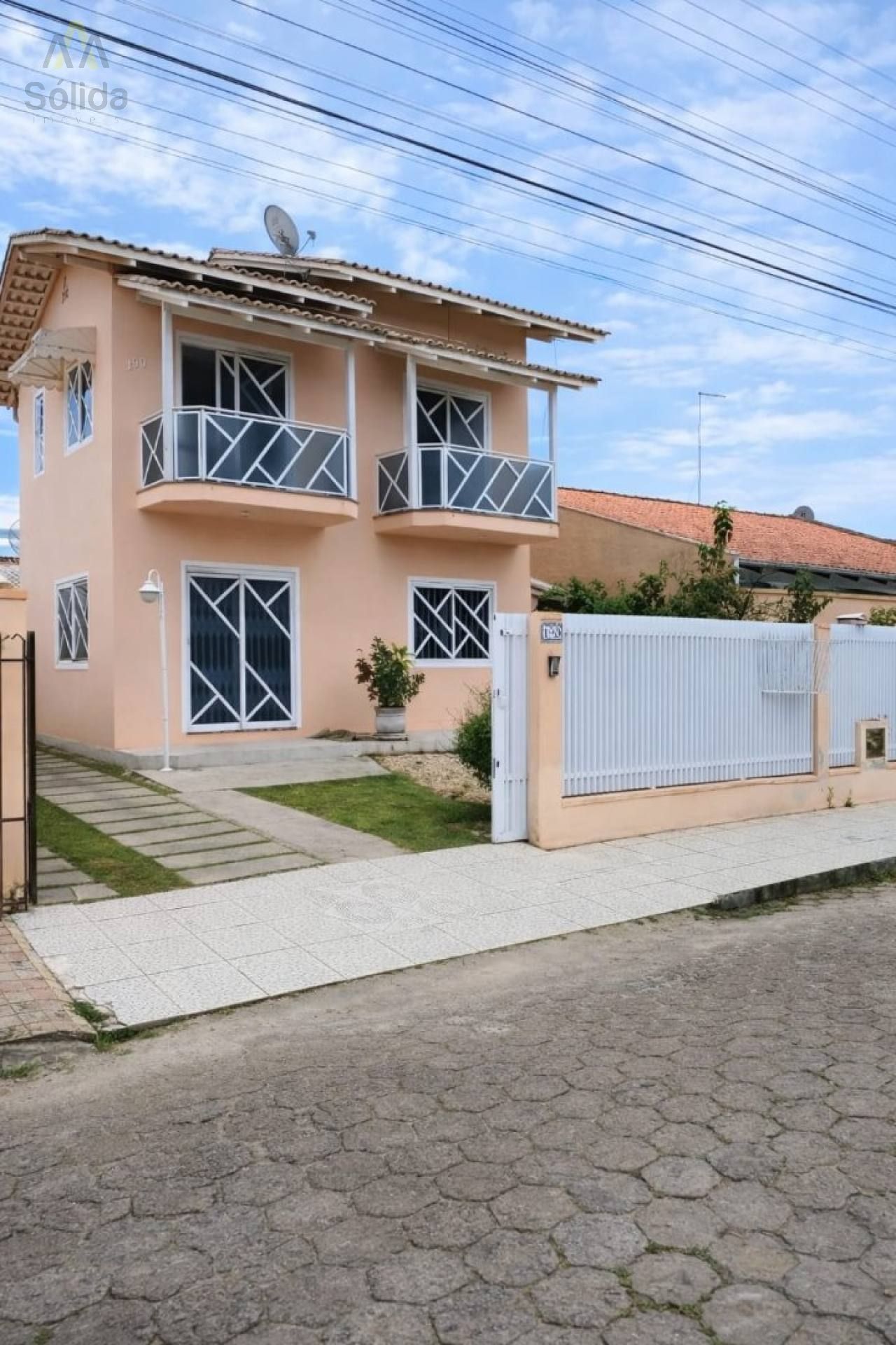 Excelente Oportunidade! Casa Ampla com 5 Quartos, Piscina e Área de Festa - Centro em Penha
