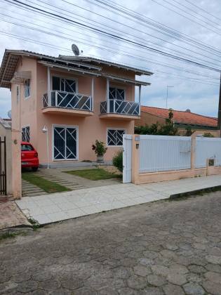 Casa Para Vender com 5 quartos 1 suíte com piscina no Centro de Penha