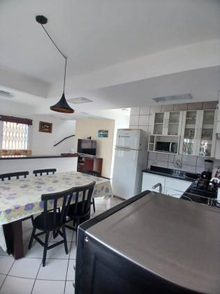 Casa Para Vender com 5 quartos 1 suíte com piscina no Centro de Penha
