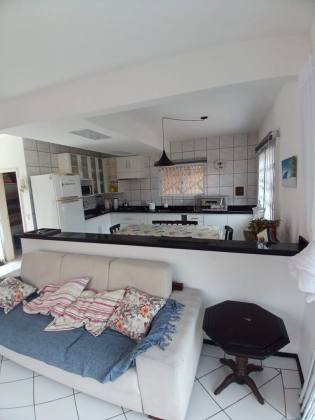 Casa Para Vender com 5 quartos 1 suíte com piscina no Centro de Penha