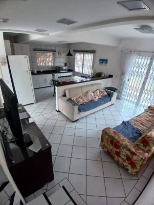 Casa Para Vender com 5 quartos 1 suíte com piscina no Centro de Penha