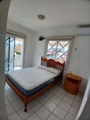Casa Para Vender com 5 quartos 1 suíte com piscina no Centro de Penha