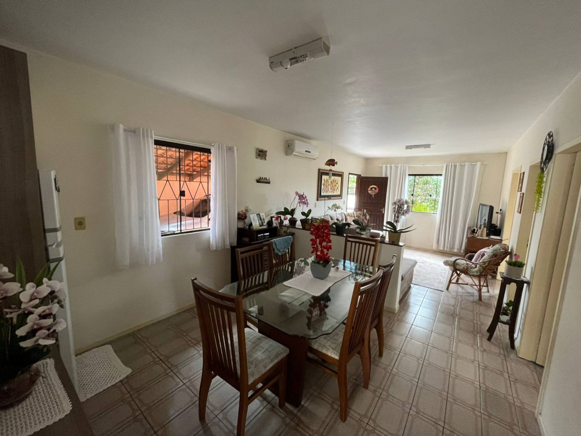 Casa Com 1 Suíte + 2 Dormitórios no Centro de Penha
