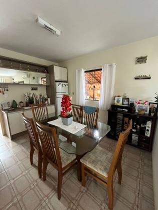 Casa Com 1 Suíte + 2 Dormitórios no Centro de Penha
