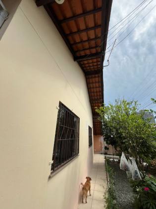 Casa Com 1 Suíte + 2 Dormitórios no Centro de Penha