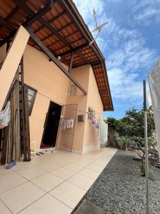 Casa Com 1 Suíte + 2 Dormitórios no Centro de Penha