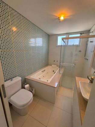 APARTAMENTO COM 3 SUÍTES NO CENTRO DE BALNEÁRIO CAMBORIÚ