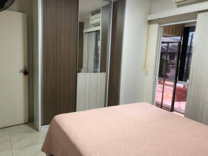 Sobrado Mobiliado Para Vender com 3 quartos 1 suítes no bairro Armação em Penha