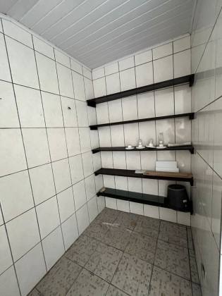 Casa no centro de Penha com três dormitórios, apenas 550 mts do Mar.