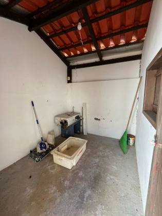 Casa no centro de Penha com três dormitórios, apenas 550 mts do Mar.