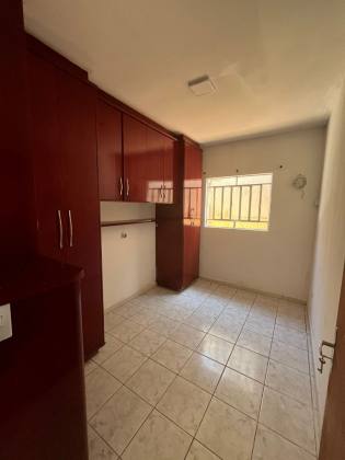 Casa no centro de Penha com três dormitórios, apenas 550 mts do Mar.
