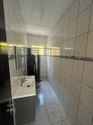 Casa no centro de Penha com três dormitórios, apenas 550 mts do Mar.