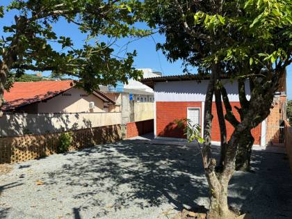 Casa Mobiliada com 5 quartos 1 suíte no bairro Armação em Penha