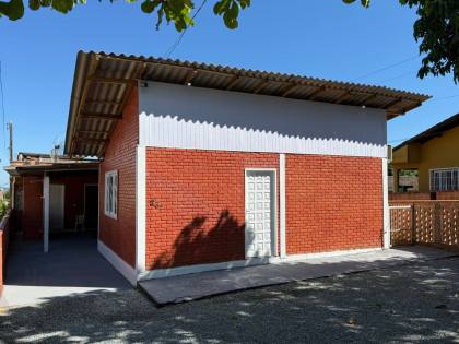 Casa Mobiliada com 5 quartos 1 suíte no bairro Armação em Penha