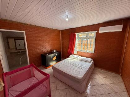 Casa Mobiliada com 5 quartos 1 suíte no bairro Armação em Penha