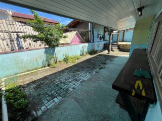 CASA NO CENTRO DE PENHA