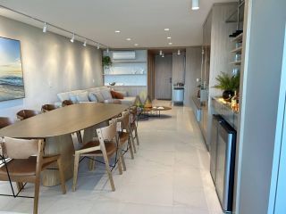Apartamento Frente Mar – Finamente Mobiliado e Pronto para Morar!