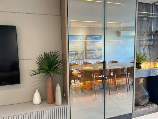 Apartamento Frente Mar – Finamente Mobiliado e Pronto para Morar!