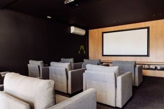 Apartamento Frente Mar – Finamente Mobiliado e Pronto para Morar!