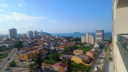 Apartamentos de 3 Dormitórios, Sendo 1 suíte, apenas 390 metros do mar.