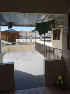 Edifício Comercial Para Vender com 4 salas e 2 Apartamentos Praia de Armação em Penha