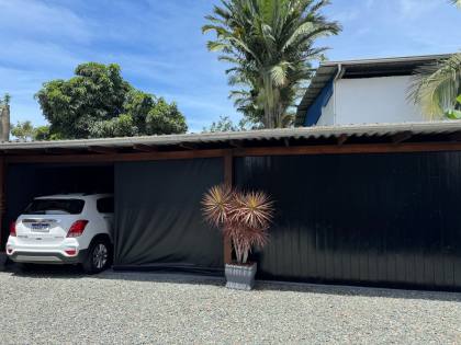 Casa com Piscina em Penha