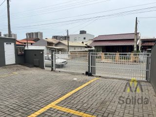 Apartamento Para Vender com 2 quartos no bairro Praia de Armação em Penha
