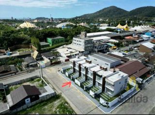 Casa Para Vender com 2 quartos 2 suítes no bairro Armação em Penha