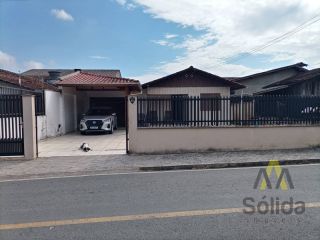 Casa Para Vender com 4 quartos no bairro Armação em Penha