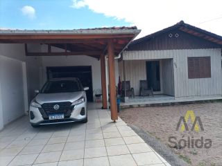 Casa Para Vender com 4 quartos no bairro Armação em Penha