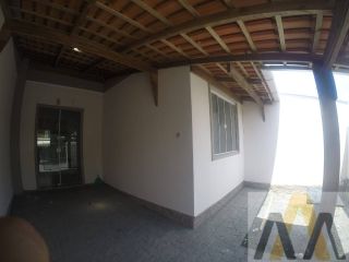 CASA COM 2 QUARTOS NO CENTRO DE PENHA À 1400M DO MAR
