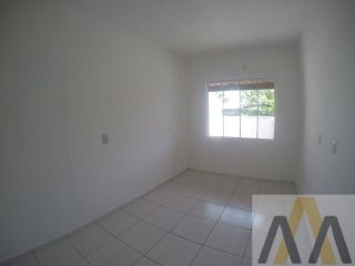 CASA COM 2 QUARTOS NO CENTRO DE PENHA À 1400M DO MAR