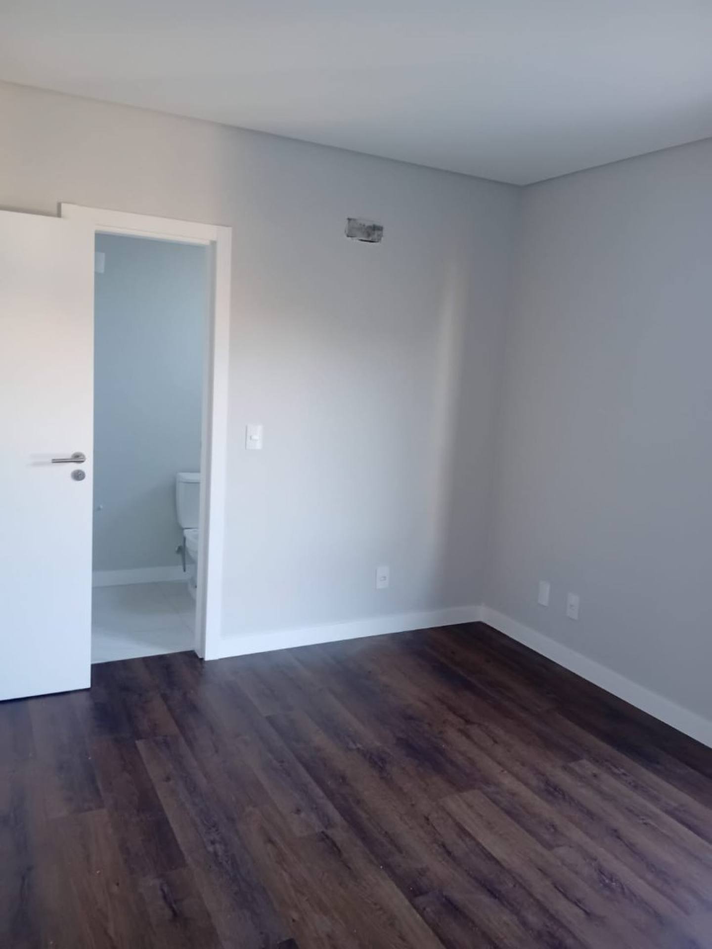 Procurando  Apartamento  com exclusividade? Temos o ARUBA residence: Torre única, uma unidade por andar, 3 suítes á 50 metros do mar.