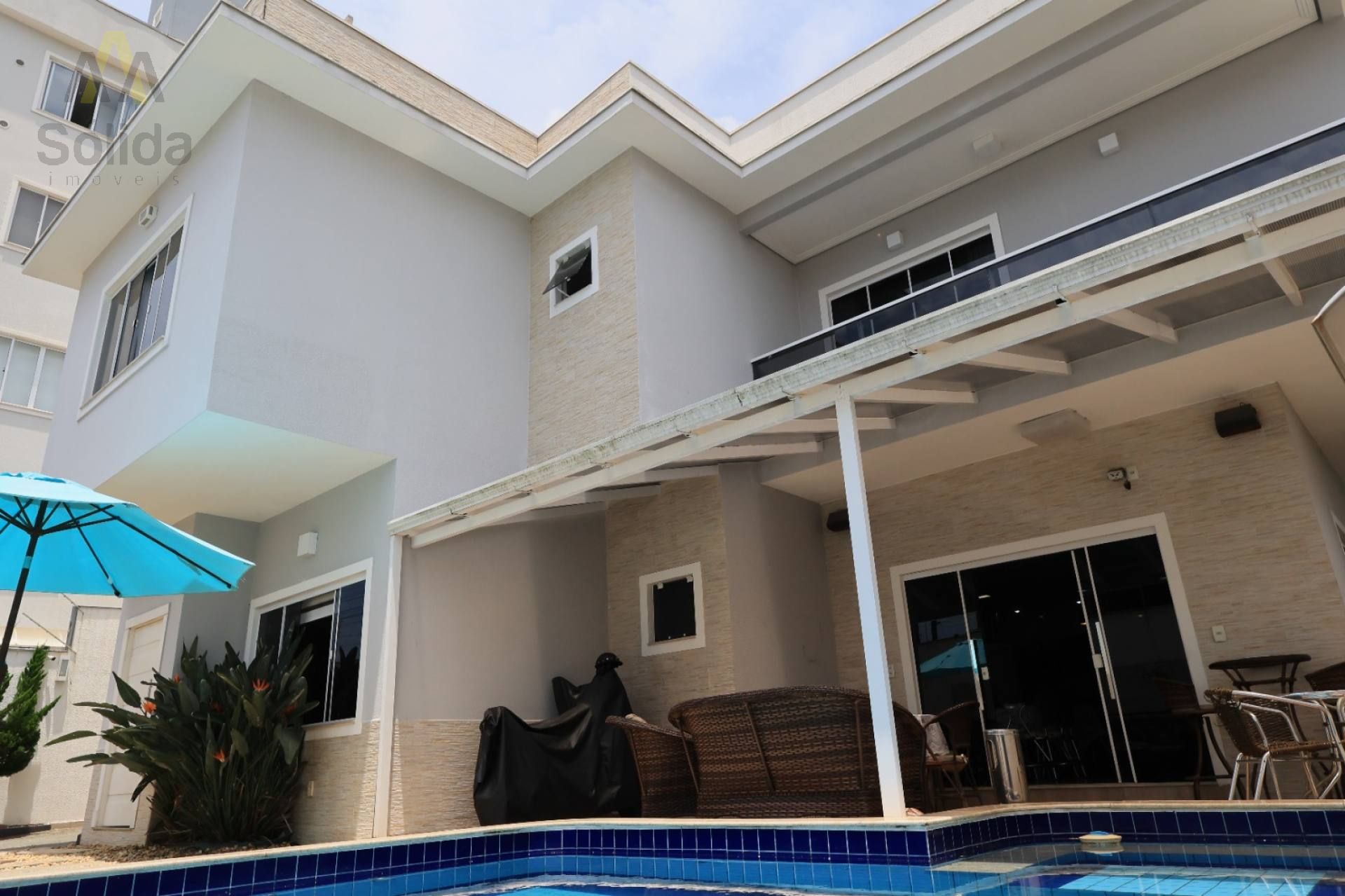 Casa Para Vender com 4 quartos 2 suítes no bairro Centro em Penha