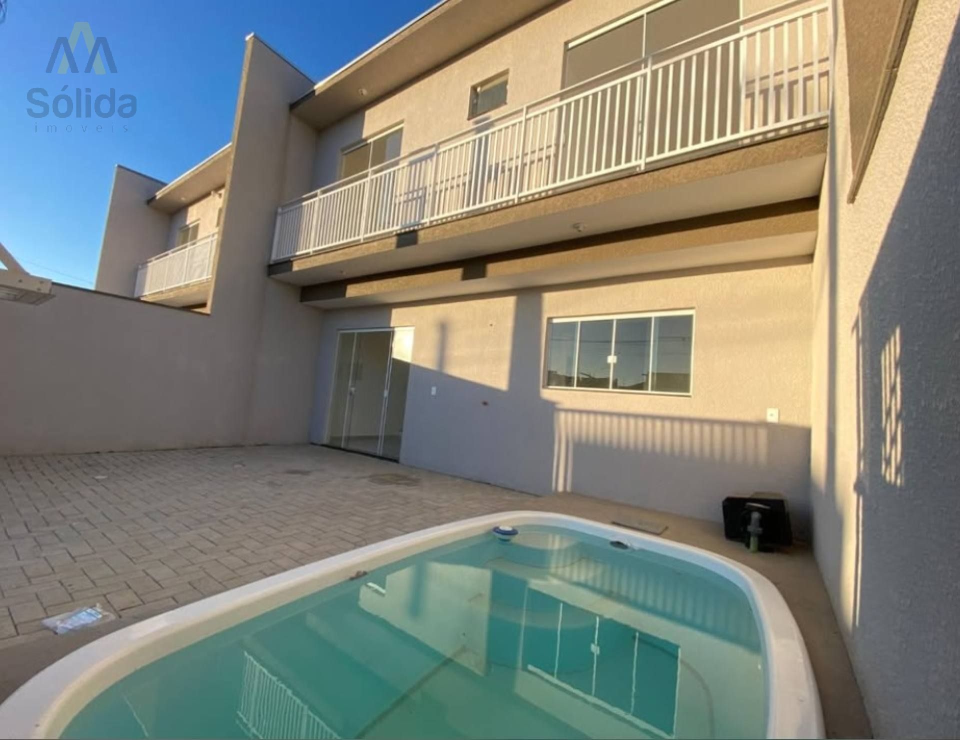 Sobrado com Piscina, 2 Suítes em Barra velha