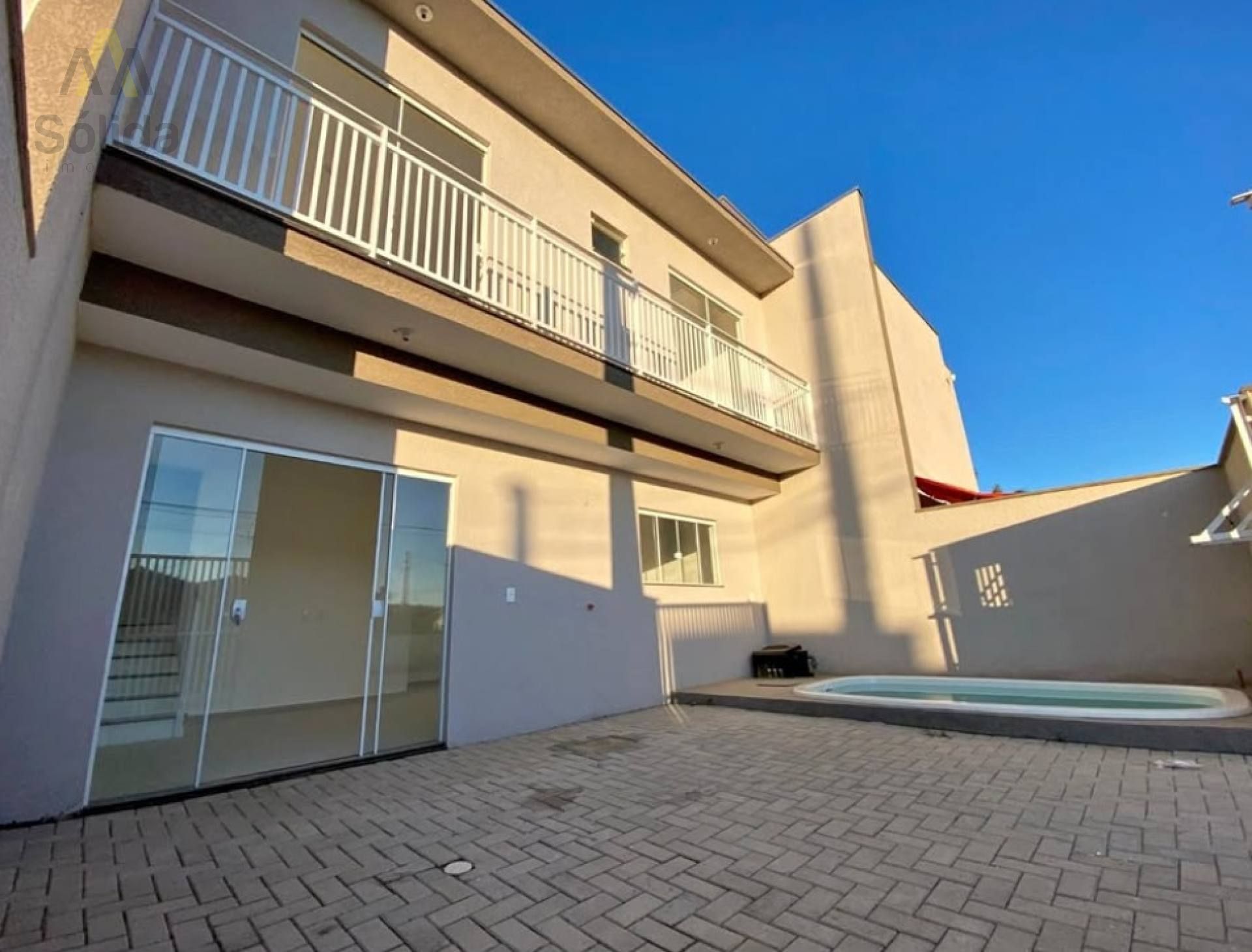 Sobrado com Piscina, 2 Suítes em Barra velha