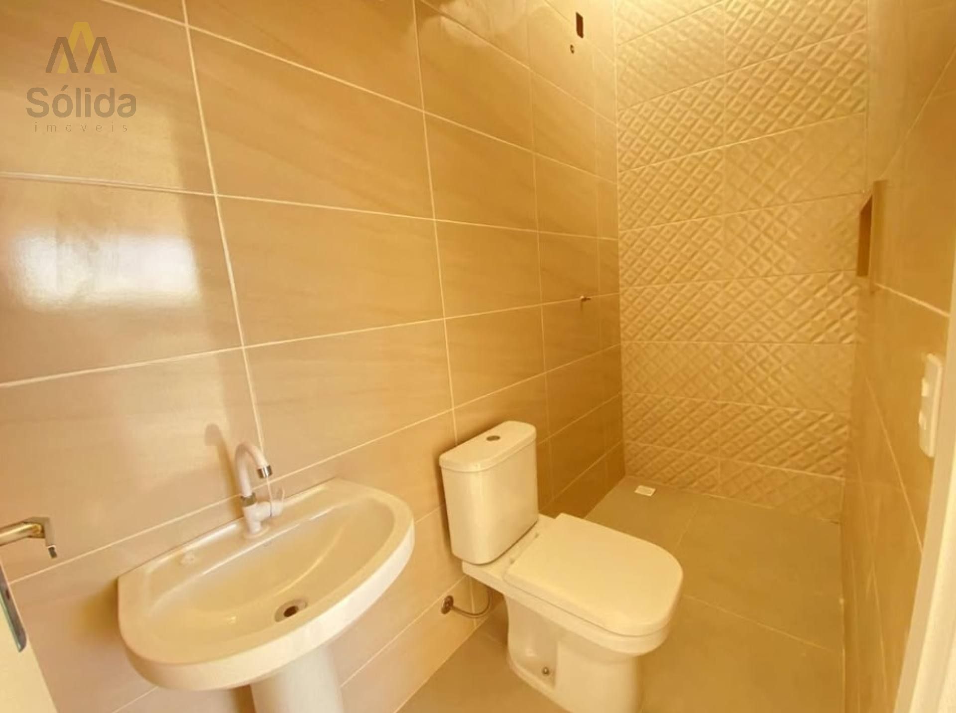 Sobrado com Piscina, 2 Suítes em Barra velha