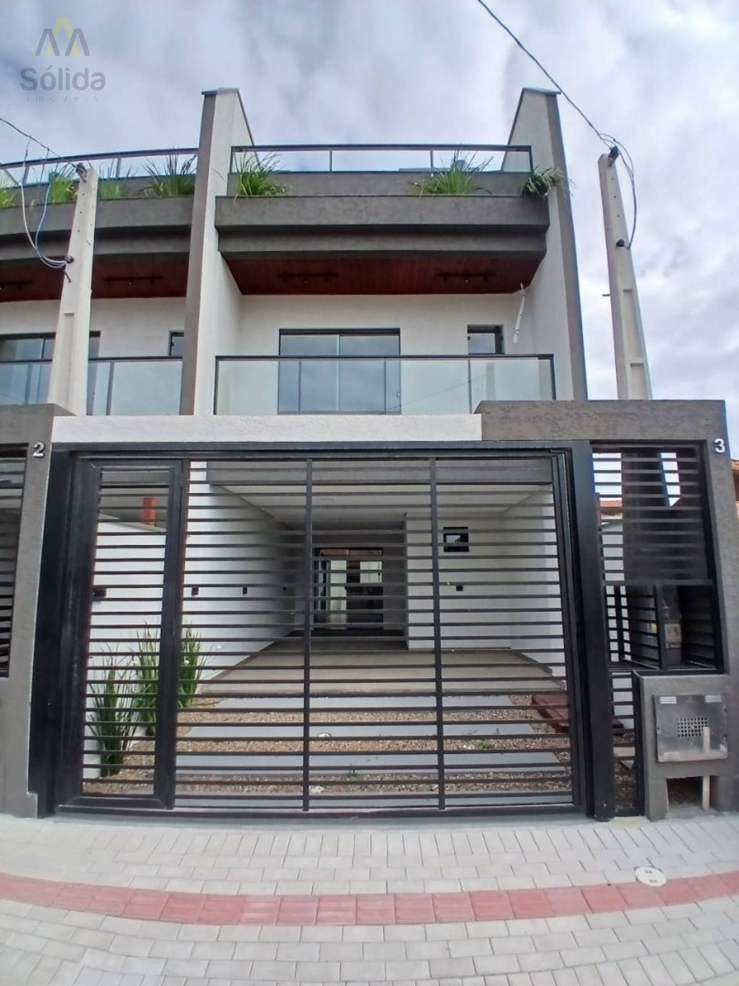 Triplex com área gourmet, 600 metros do mar, 180m2 1 suíte +2 dormitórios.