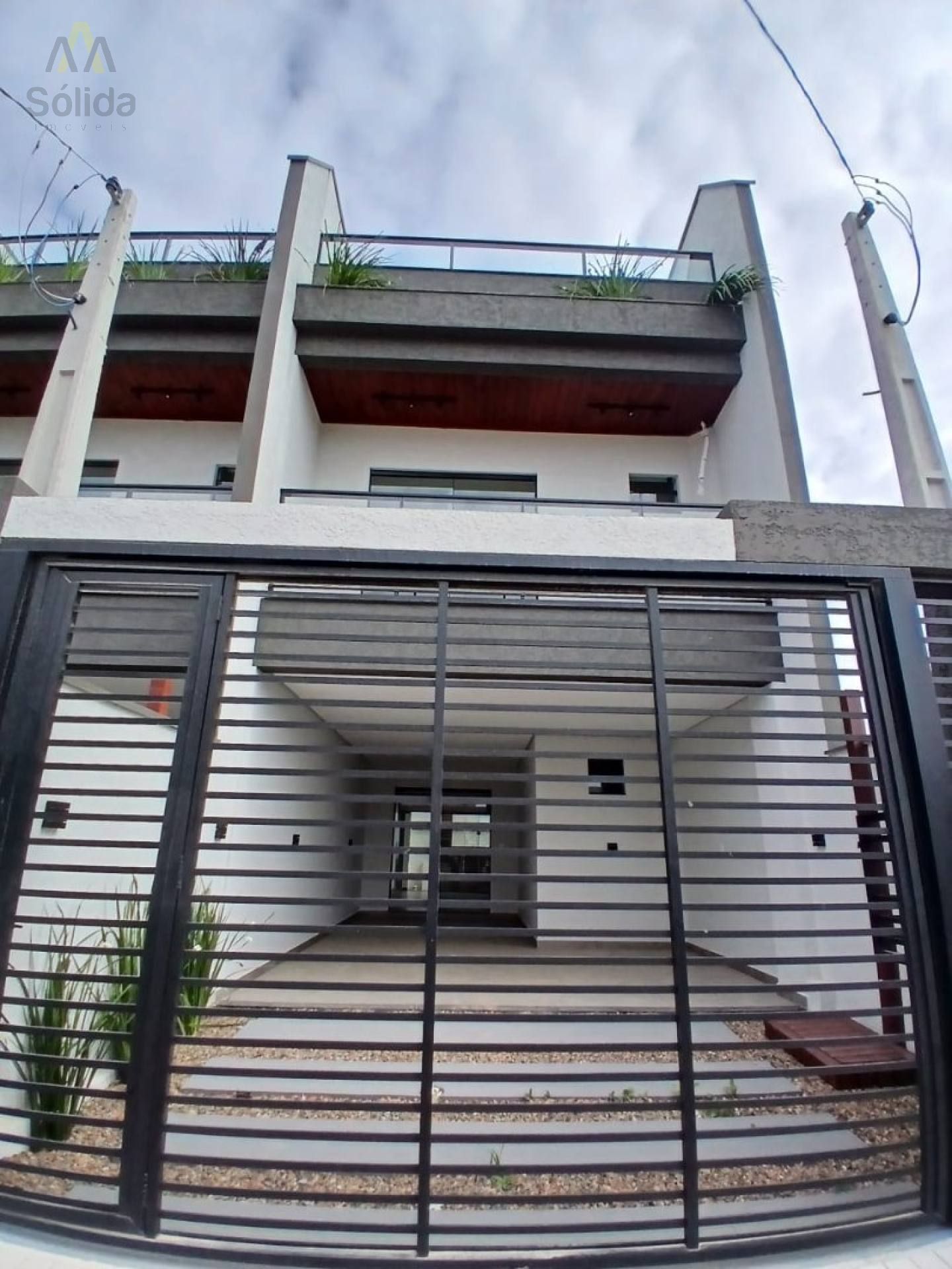 Triplex com área gourmet, 600 metros do mar, 180m2 1 suíte +2 dormitórios.