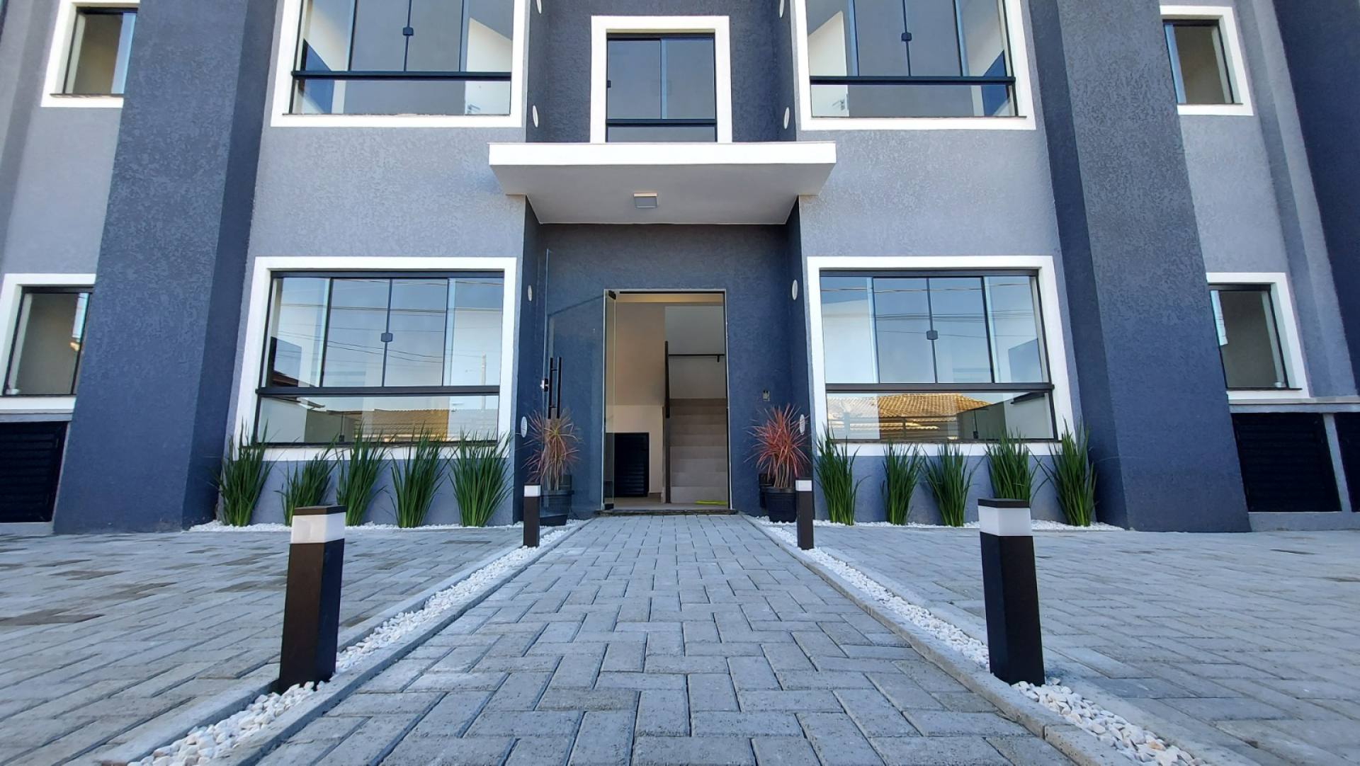 Residencial Vitor V - Apto com suíte e churrasqueira.