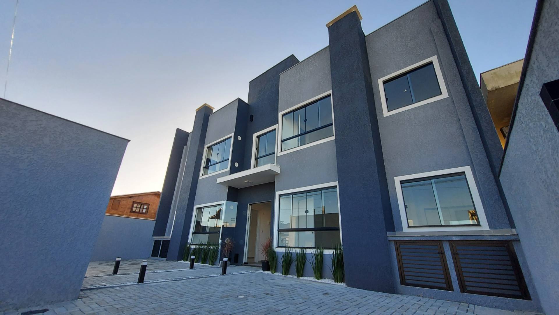 Residencial Vitor V - Apto com suíte e churrasqueira.