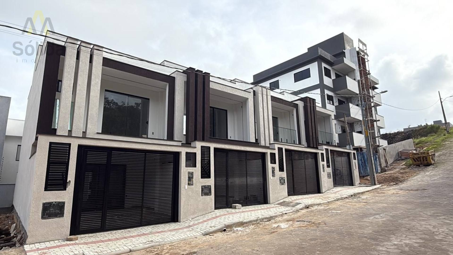 Oportunidade! Sobrado com Piscina 1 Suíte + 2 Dormitórios