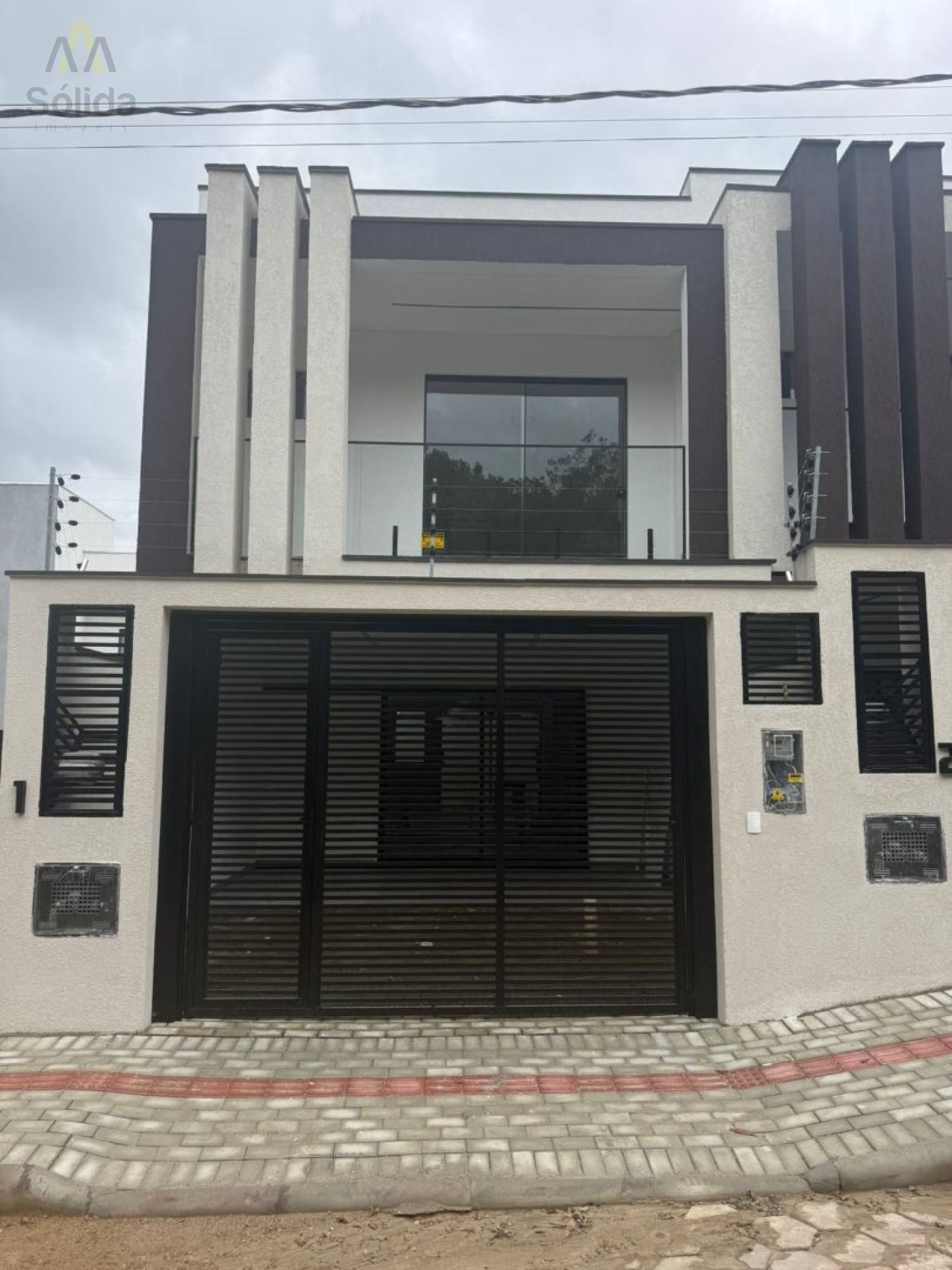 Oportunidade! Sobrado com Piscina 1 Suíte + 2 Dormitórios