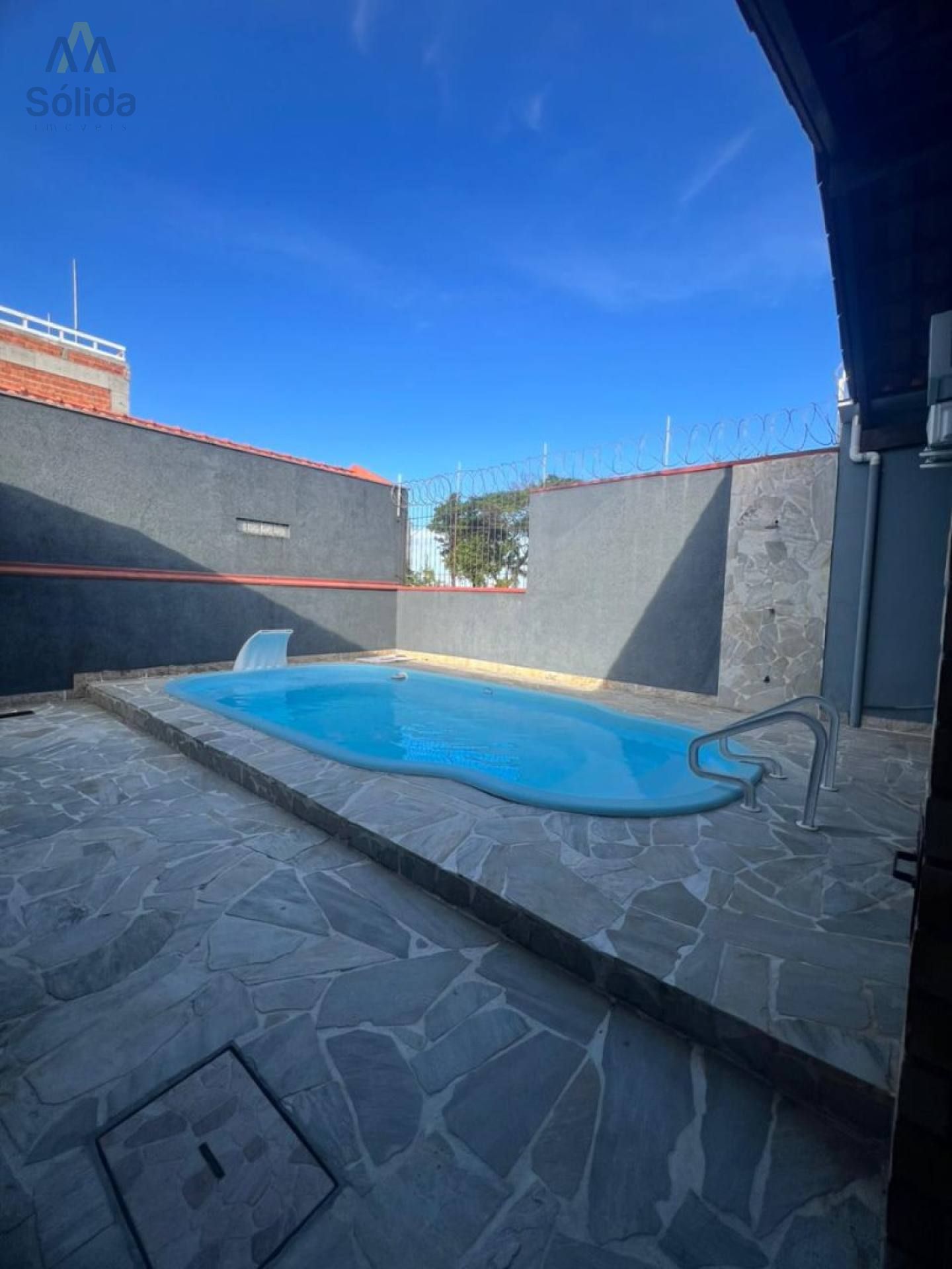 Casa Mobiliada a poucos metros do Mar - Praia da Quilombo Penha/SC.