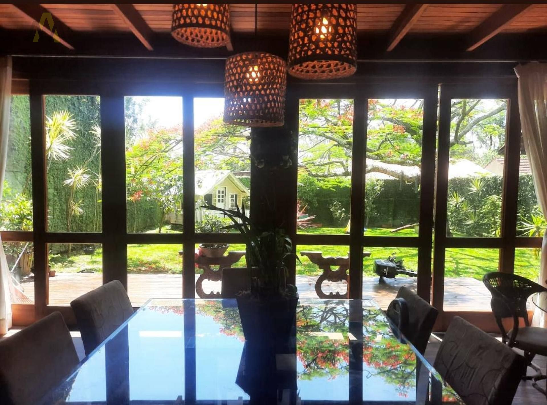 Casa Alto Padrão apenas 250m da Praia Alegre - Conforto, lazer e localização estratégica.