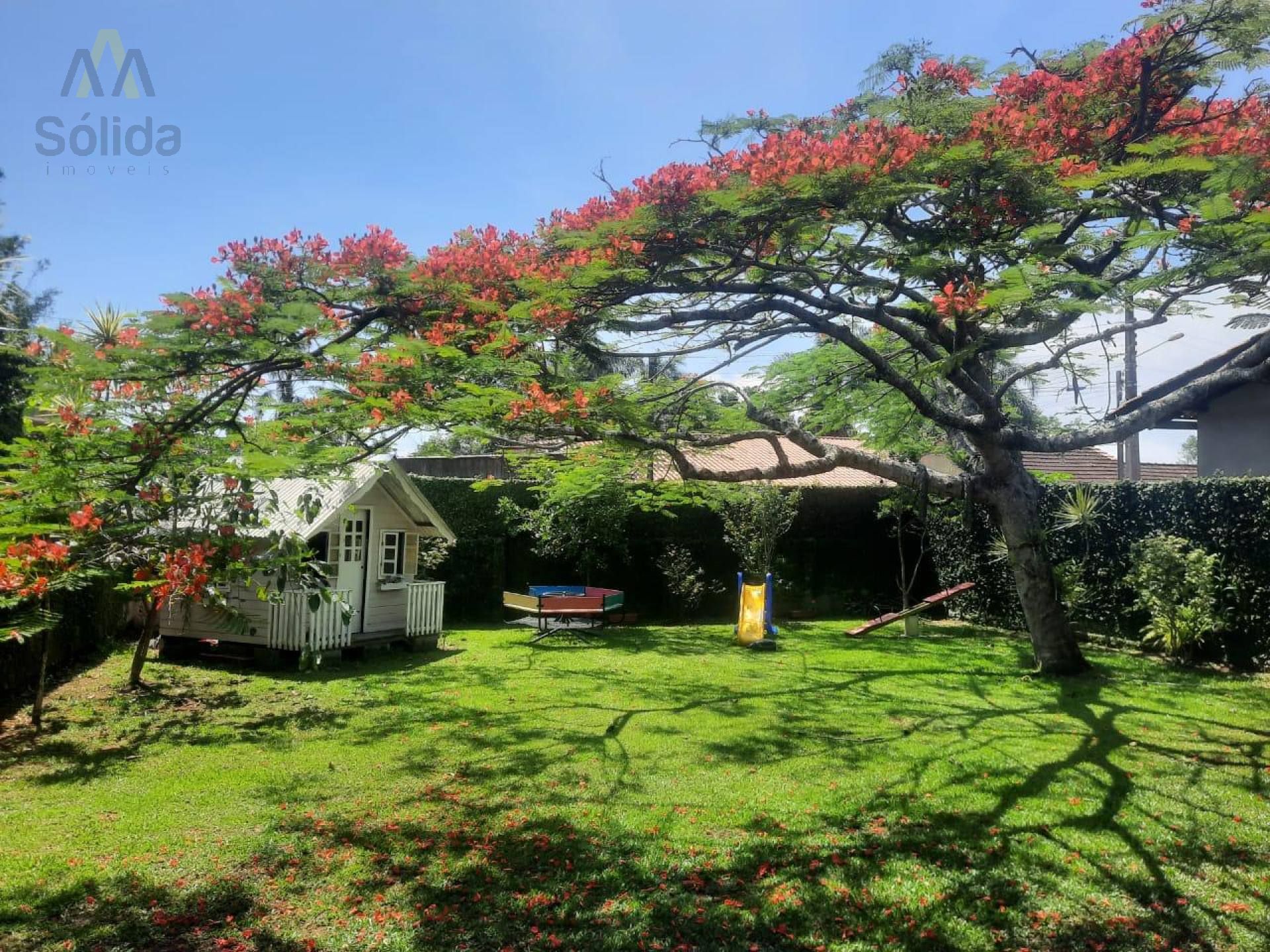 Casa Alto Padrão apenas 250m da Praia Alegre - Conforto, lazer e localização estratégica.