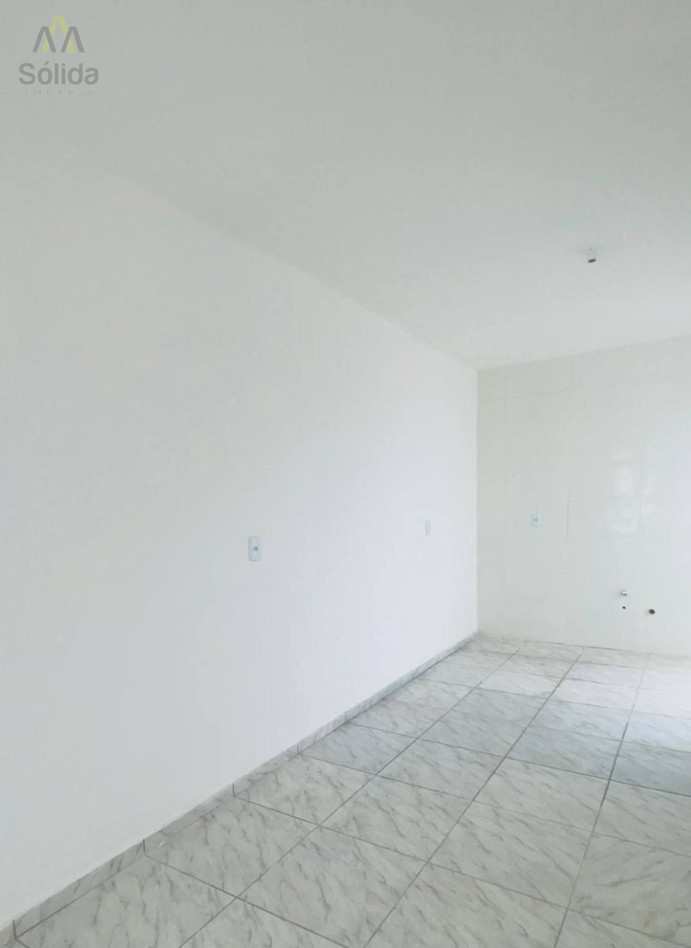 Casa Geminada em Penha – 2 Quartos, Suíte e Excelente Localização